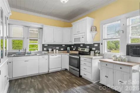 137 12th Street NW Hickory NC 28601