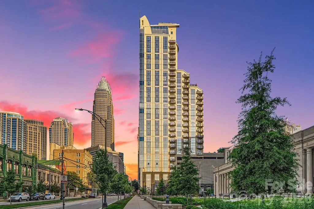 333 W Trade Street W Charlotte NC 28202