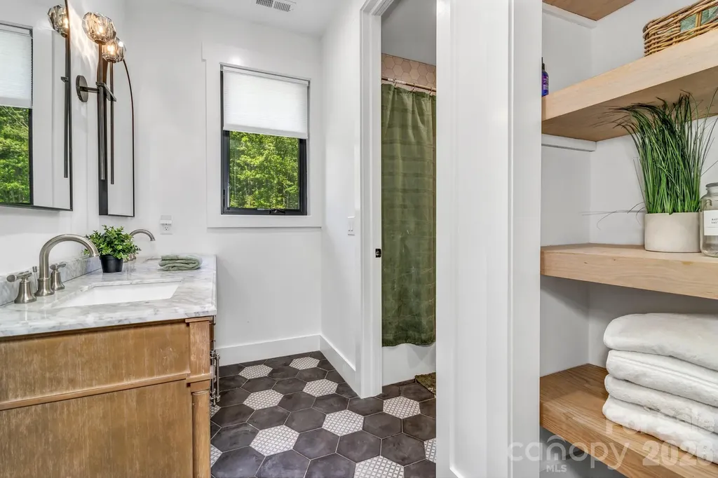 108 Poplar Green Way Asheville NC 28806