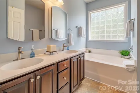 7 Breyerton Court Asheville NC 28804