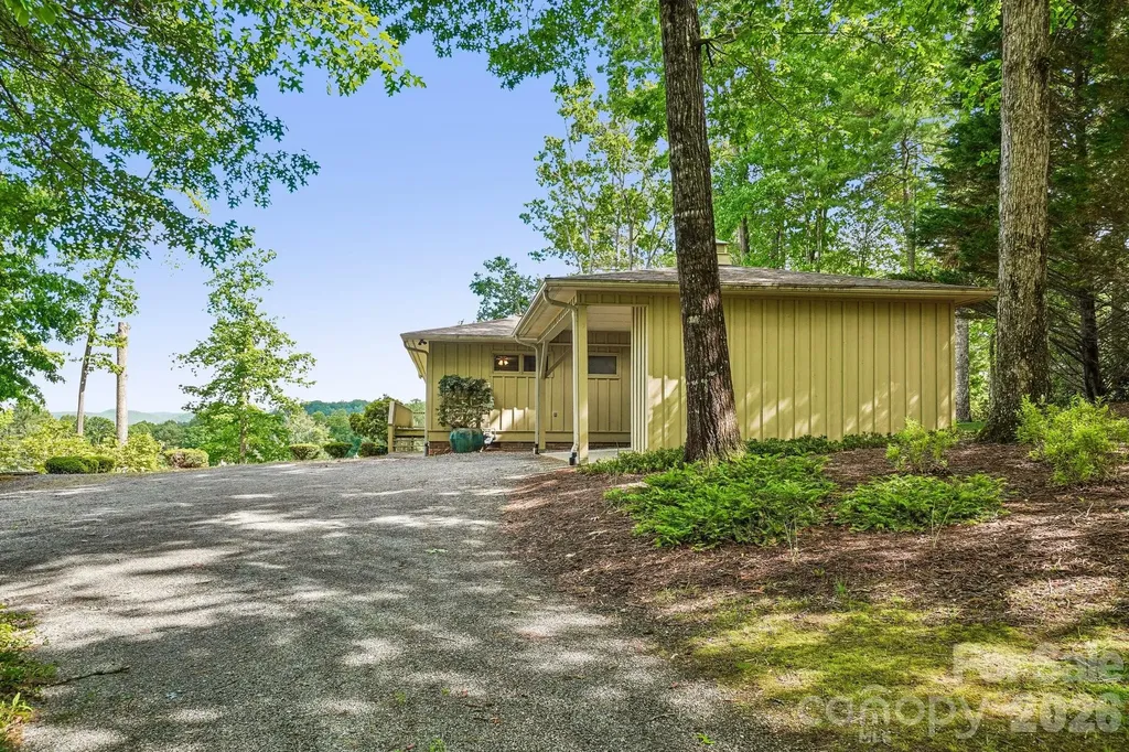 3 Greenbriar Woods Circle Etowah NC 28729
