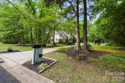 10112 Windtree Lane Charlotte NC 28215
