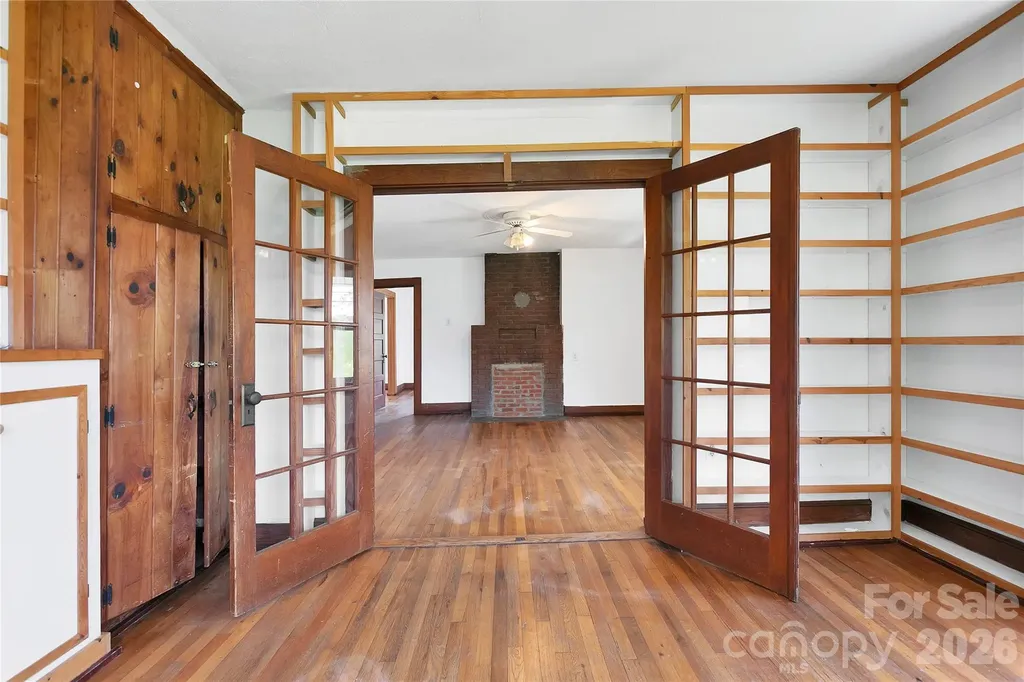 587 Old Hendersonville Highway Brevard NC 28712