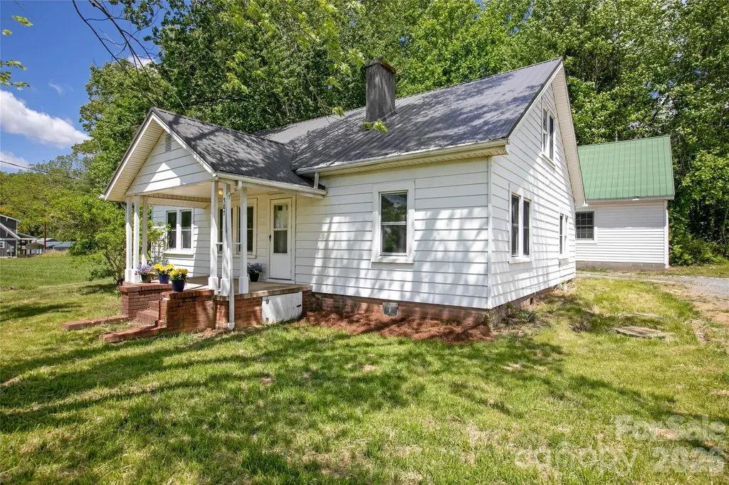 587 Old Hendersonville Highway Brevard NC 28712