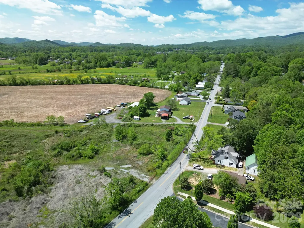 587 Old Hendersonville Highway Brevard NC 28712