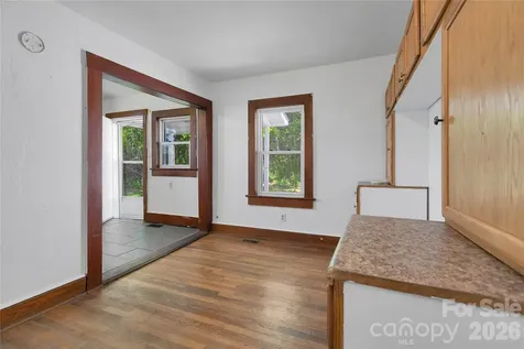 587 Old Hendersonville Highway Brevard NC 28712