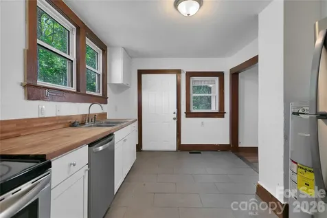 587 Old Hendersonville Highway Brevard NC 28712
