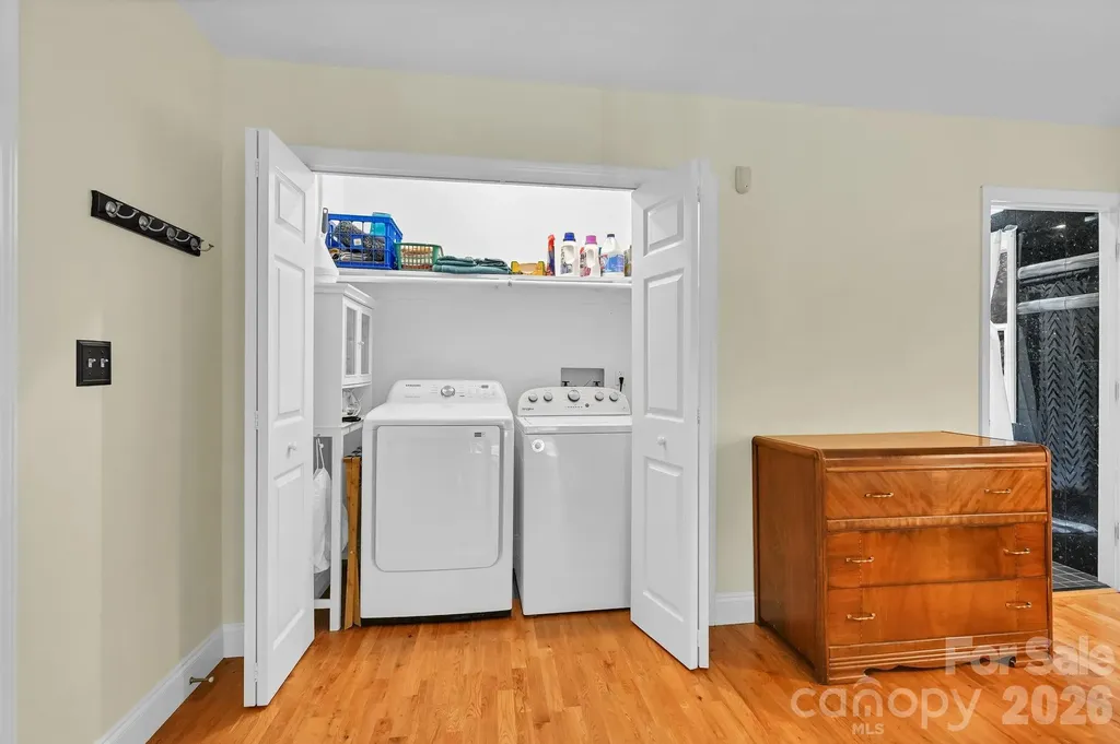 22 Robinhood Road Asheville NC 28804