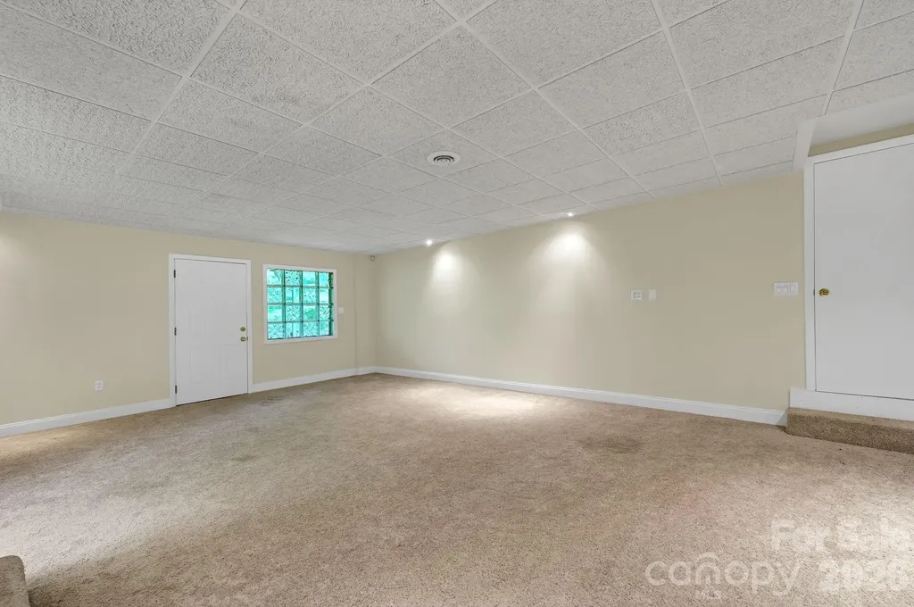 22 Robinhood Road Asheville NC 28804