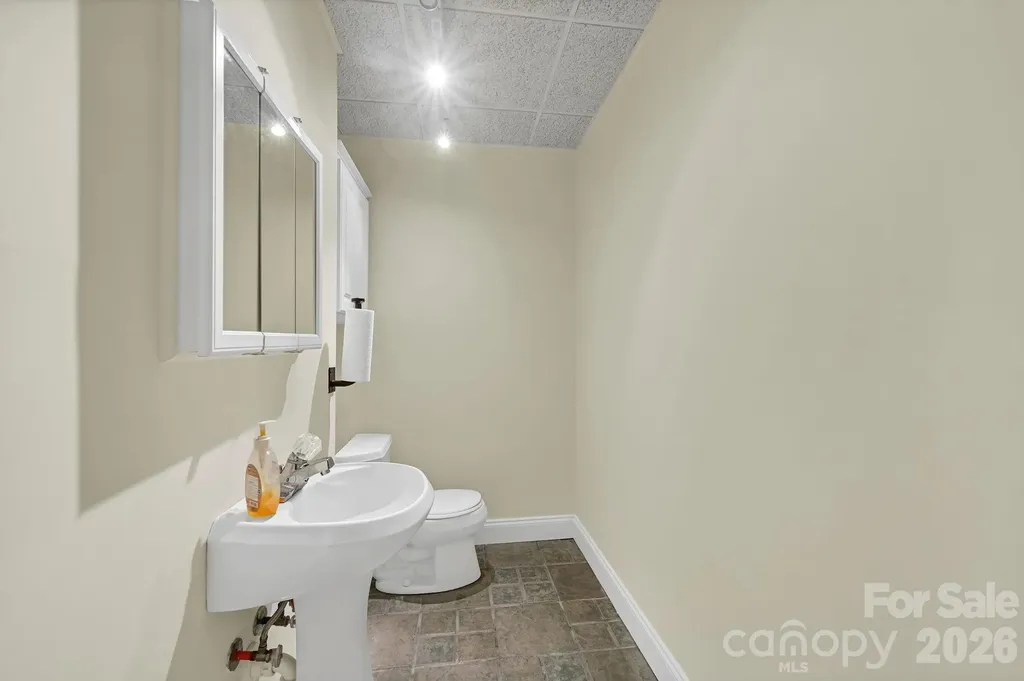 22 Robinhood Road Asheville NC 28804