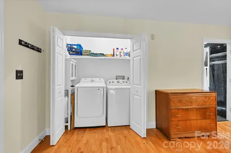 22 Robinhood Road Asheville NC 28804