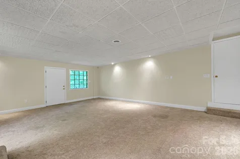 22 Robinhood Road Asheville NC 28804