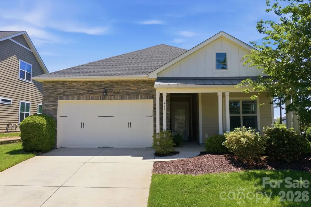 261 Stone Mountain Way Denver NC 28037
