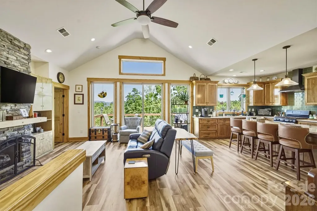 5564 Table View Lane Lenoir NC 28645