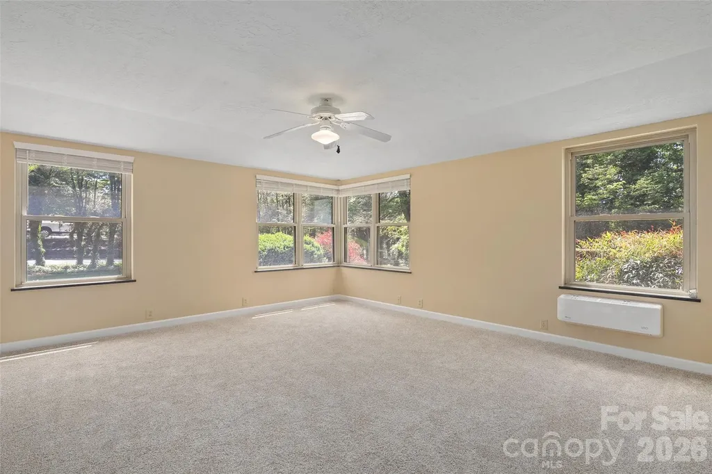 142 Country Club Drive Waynesville NC 28786