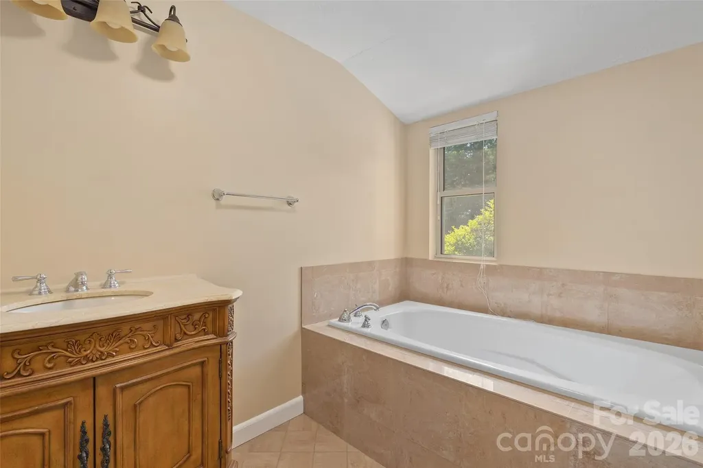 142 Country Club Drive Waynesville NC 28786