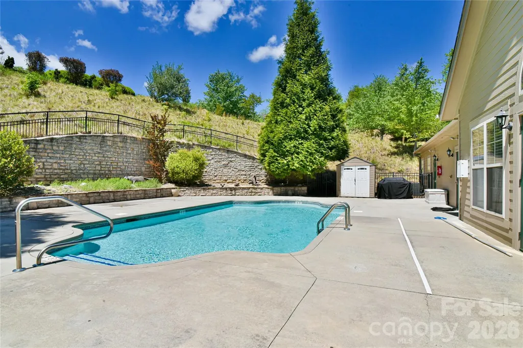 11 Outlook Circle Swannanoa NC 28778