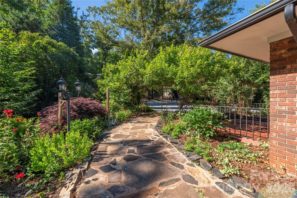 35 Mckinney Road Asheville NC 28805