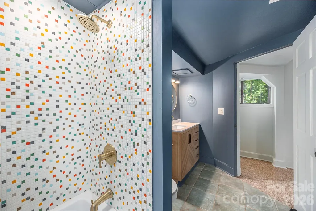 35 Mckinney Road Asheville NC 28805