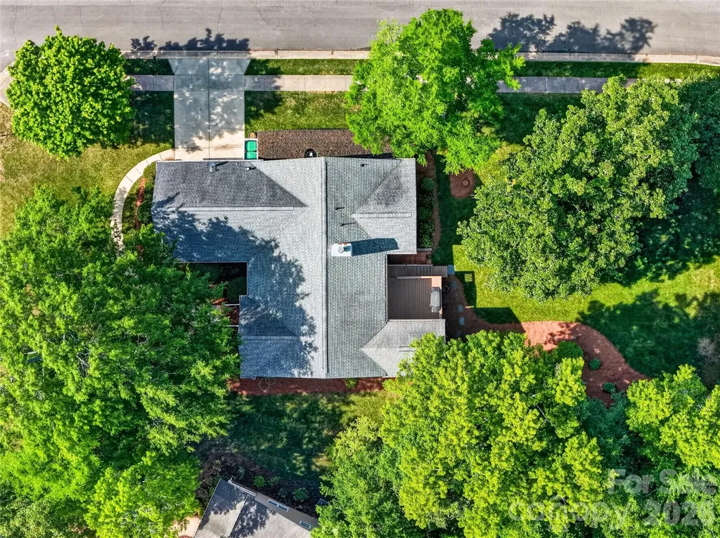 1918 Weighmont Court Charlotte NC 28227