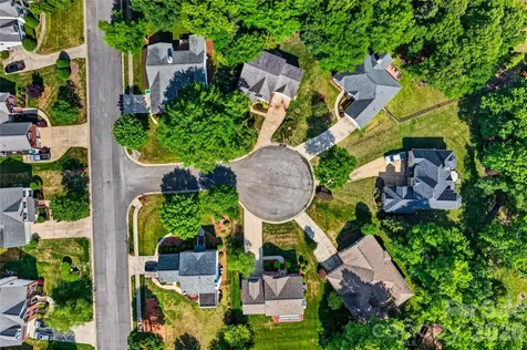 1918 Weighmont Court Charlotte NC 28227