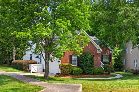 1918 Weighmont Court Charlotte NC 28227
