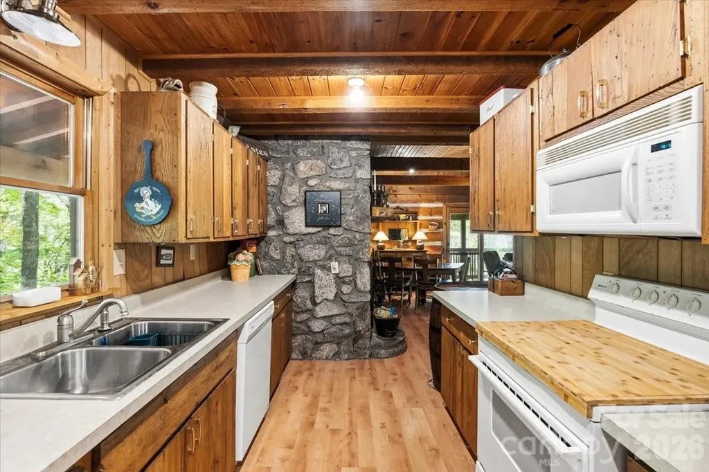 524 Mcdaris Loop Drive Mars Hill NC 28754