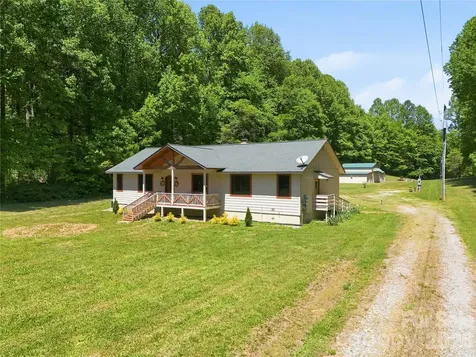 3540 Fork Creek Road Saluda NC 28773