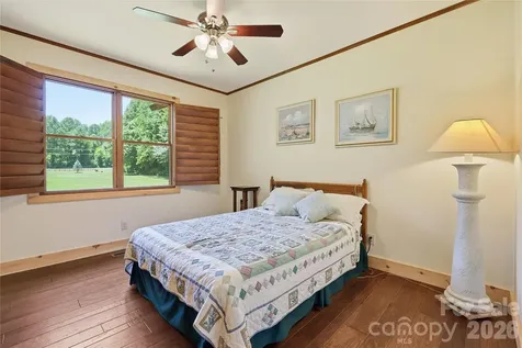 3540 Fork Creek Road Saluda NC 28773