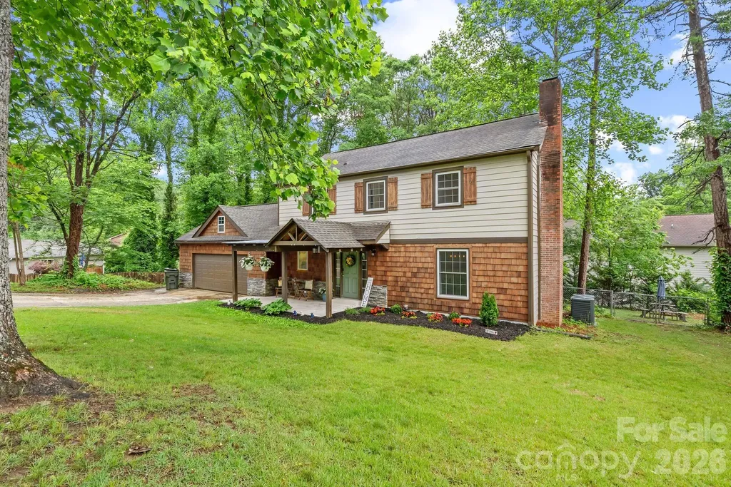 4 Beechwood Lakes Drive Hendersonville NC 28792