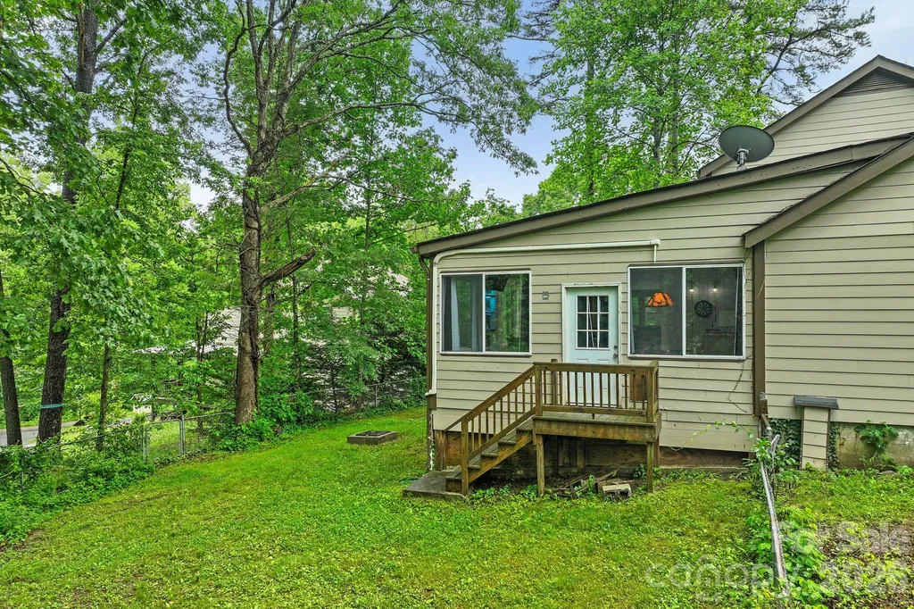 4 Beechwood Lakes Drive Hendersonville NC 28792