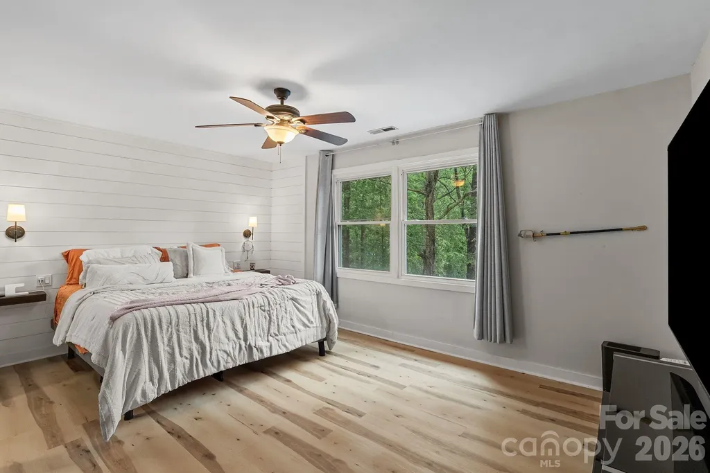 4 Beechwood Lakes Drive Hendersonville NC 28792
