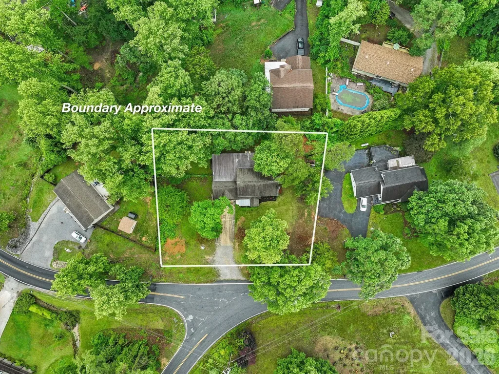 4 Beechwood Lakes Drive Hendersonville NC 28792