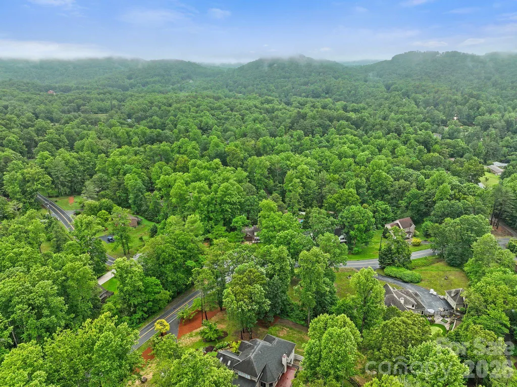 4 Beechwood Lakes Drive Hendersonville NC 28792