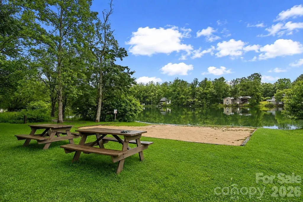 4 Beechwood Lakes Drive Hendersonville NC 28792