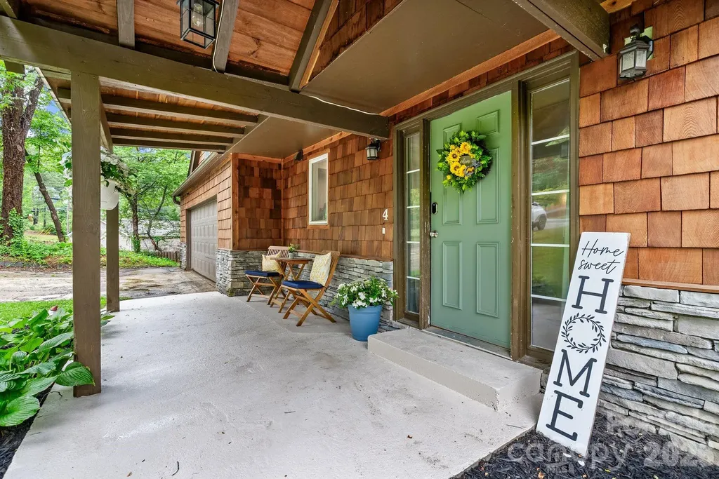 4 Beechwood Lakes Drive Hendersonville NC 28792
