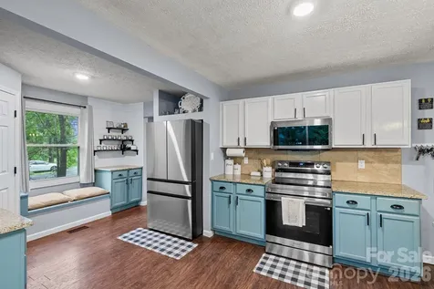 4 Beechwood Lakes Drive Hendersonville NC 28792