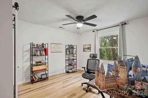 4 Beechwood Lakes Drive Hendersonville NC 28792