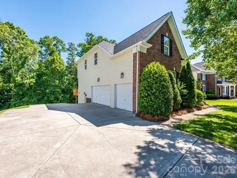 2172 Woodstream Road Harrisburg NC 28075