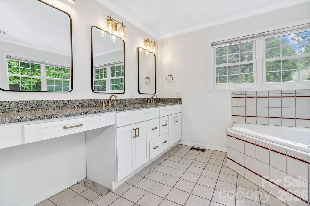31 Trent Drive Leicester NC 28748