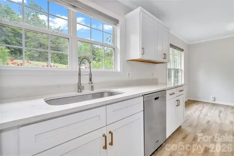 31 Trent Drive Leicester NC 28748