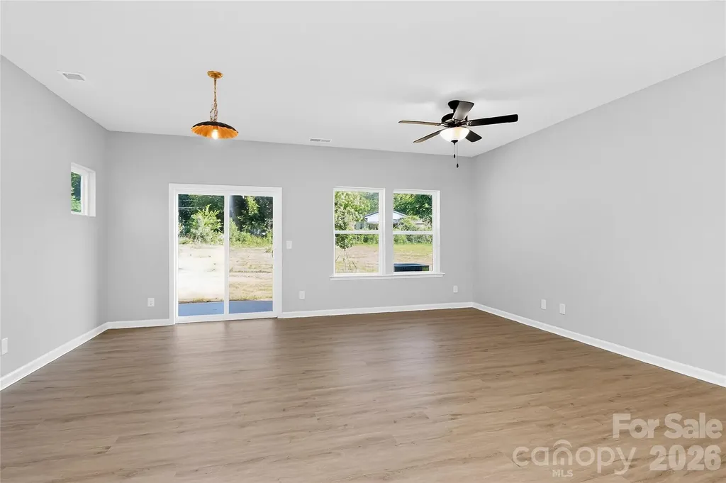 337 N Hoskins Road Charlotte NC 28216