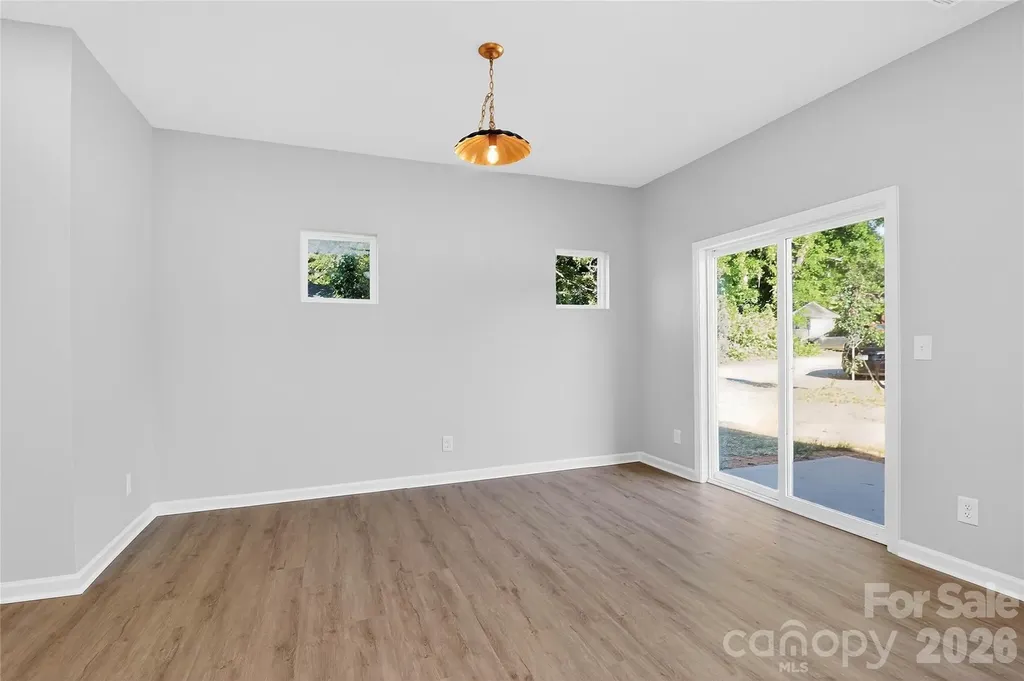 337 N Hoskins Road Charlotte NC 28216