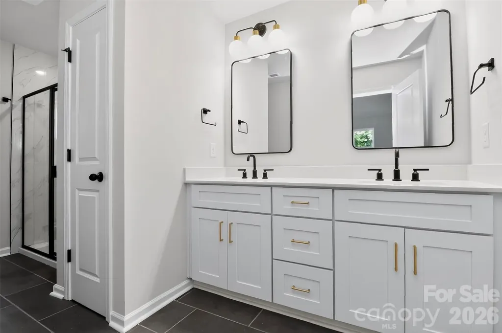 337 N Hoskins Road Charlotte NC 28216