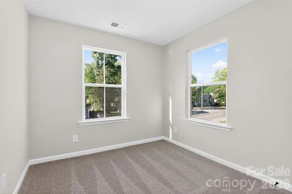 337 N Hoskins Road Charlotte NC 28216