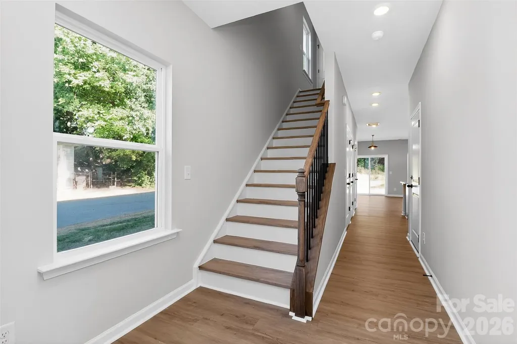 337 N Hoskins Road Charlotte NC 28216