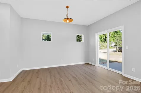 337 N Hoskins Road Charlotte NC 28216