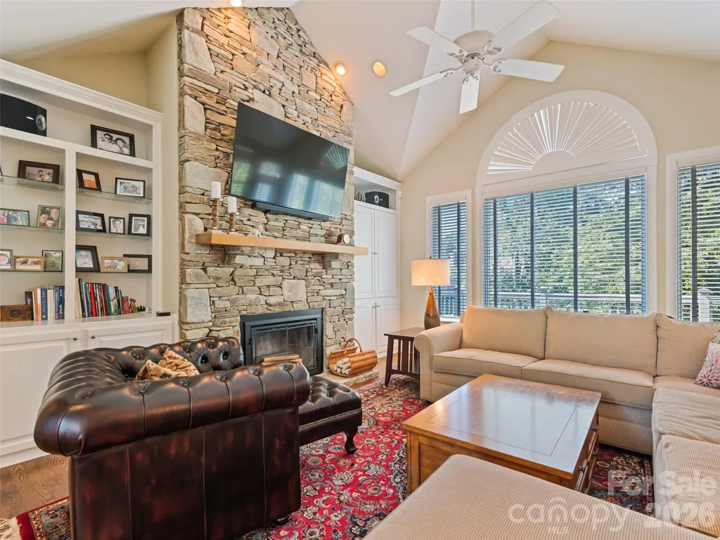 5 Split Creek Court Mills River NC 28759