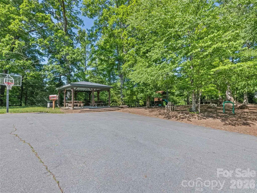 5 Split Creek Court Mills River NC 28759