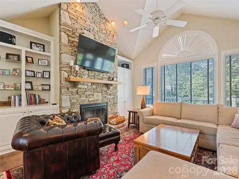 5 Split Creek Court Mills River NC 28759